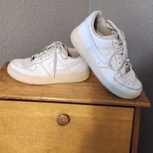 Nike Air Force‎ 1 AF-1 07 White Low Top Sneakers, Size 6Y (Women's 7.5)